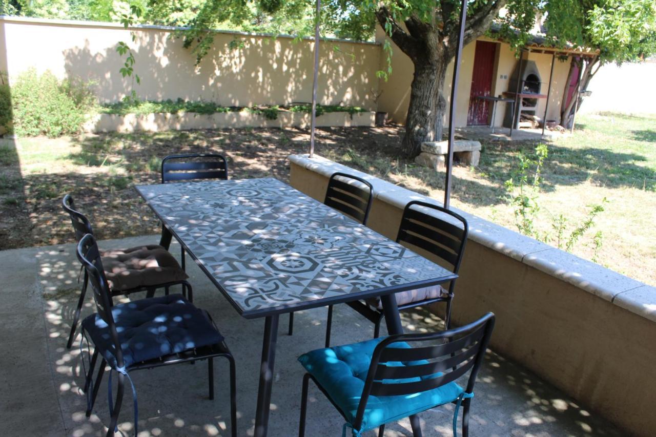 Mas La Gentille ,,, A La Campagne , Beautiful Outdoor , Swimming Pool , Pool House , Nice Green Garden , Bbq ,,, Only For You , Pour Passer Un Sejour Inoubliable Pernes-les-Fontaines Luaran gambar